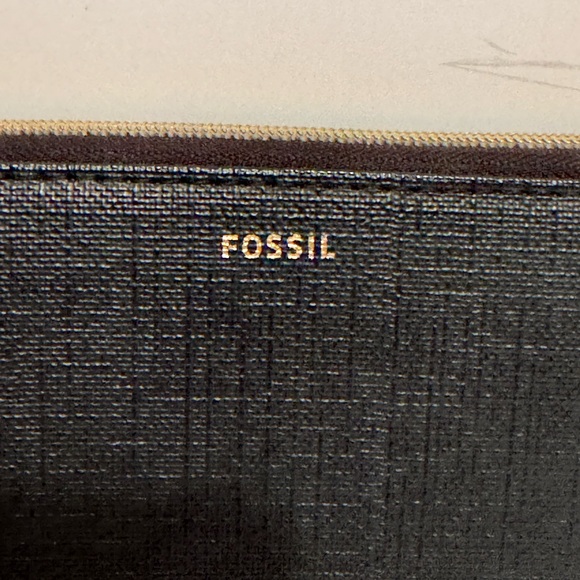 Fossil Leather Zip Around Accordion Wallet Black - Picture 2 of 10